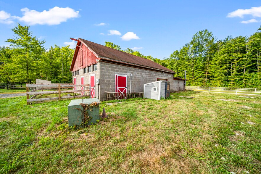 More Photos Of 6600 Vrooman Rd, Painesville Horse Stables For Sale