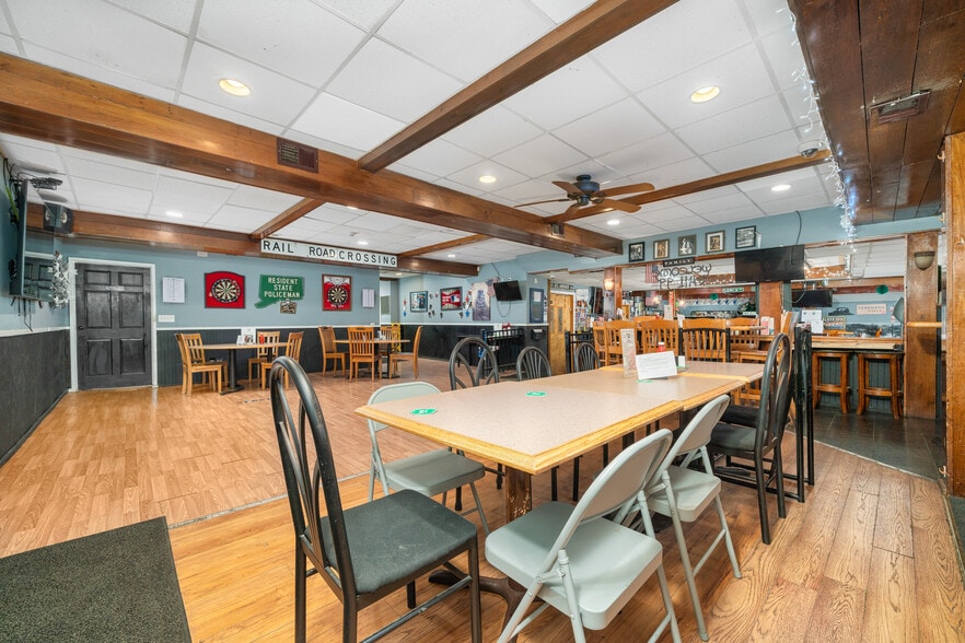 More Photos Of 1 Wall St, Cromwell Restaurant For Sale