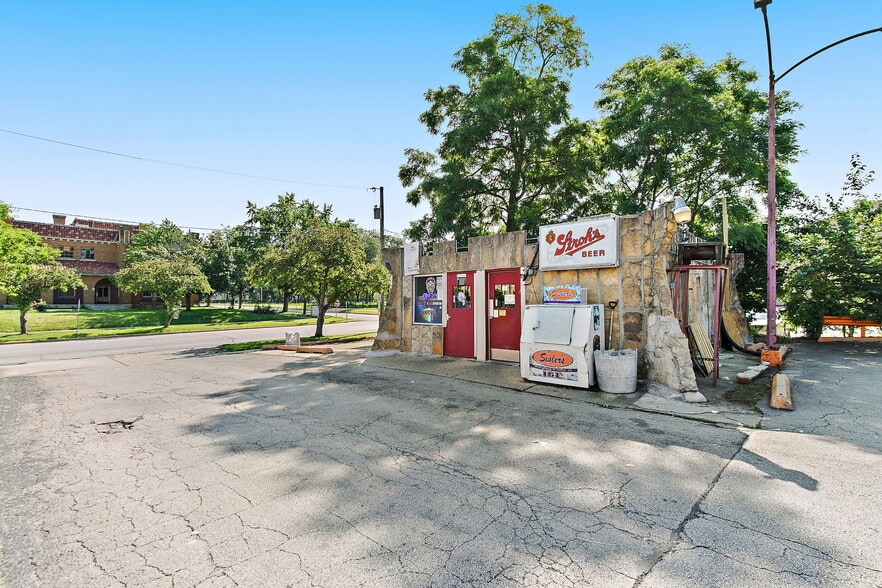 More Photos Of , Aurora General Retail For Sale