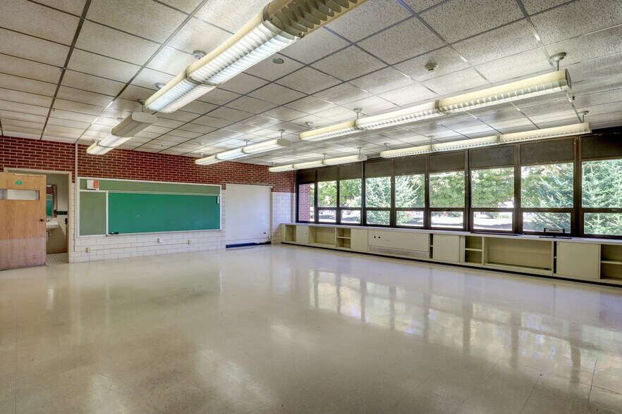 More Photos Of 4960 Hill Rd, Kennedy Schools For Lease
