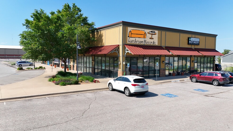 More Photos Of 150-180 W 15th St, Edmond Freestanding For Sale