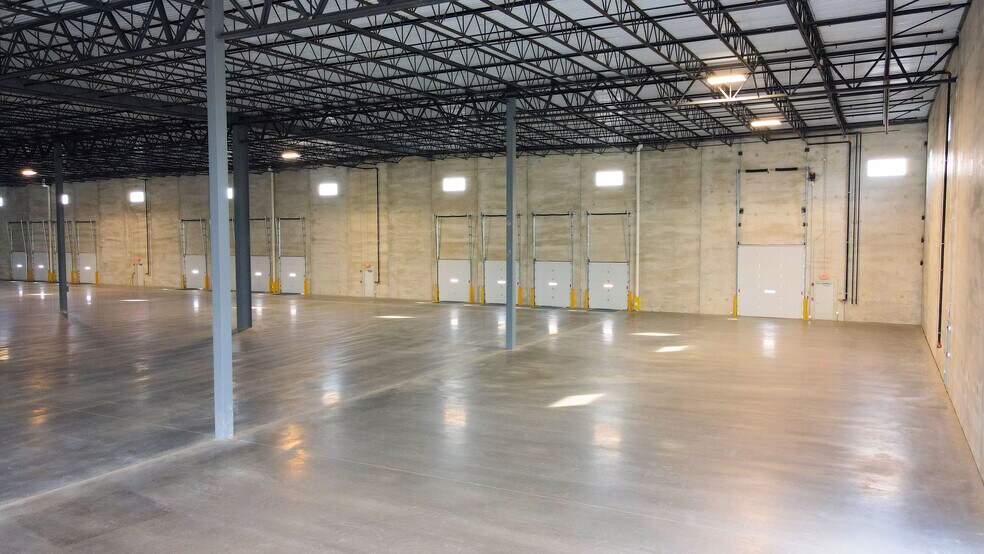 More Photos Of 3959 Burwood Dr, Waukegan Distribution For Lease