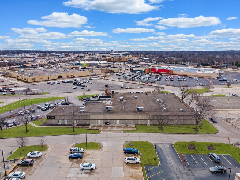 More Photos Of 107 Mall Dr, Normal Freestanding For Lease