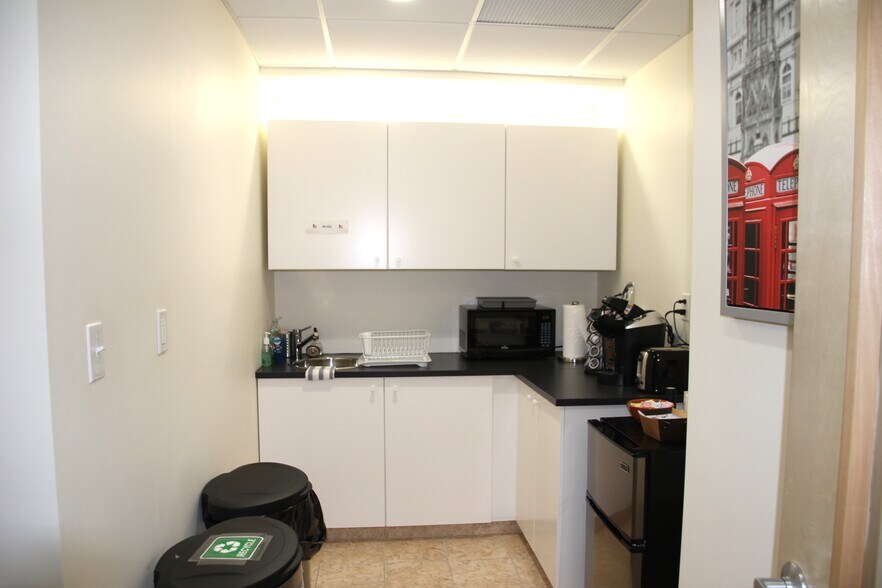 More Photos Of 15 Research Dr, Woodbridge Office For Lease