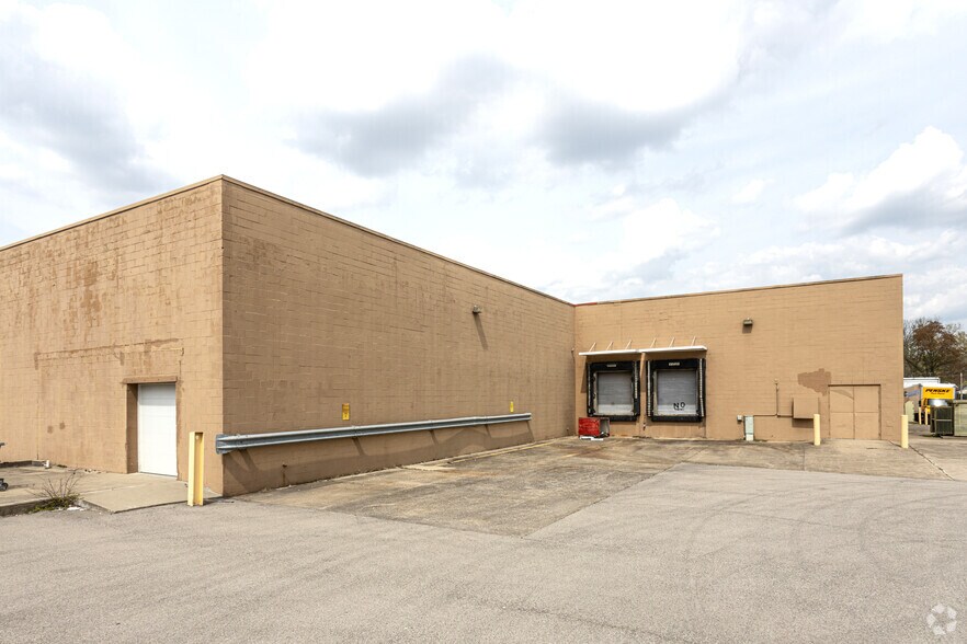 More Photos Of 1710 E 10th St, Jeffersonville Storefront For Sale