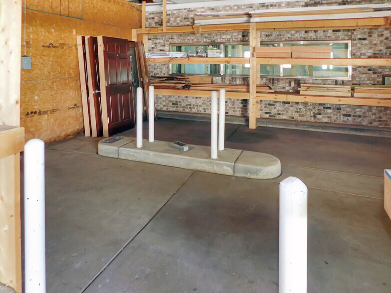 More Photos Of 769 N Blackhawk Blvd, Rockton Office For Lease