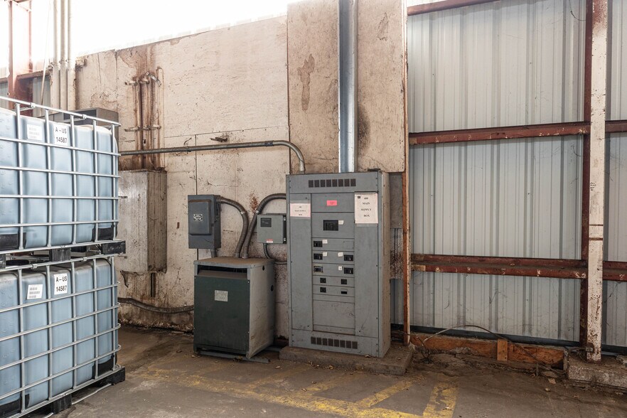 More Photos Of 3710-3719 E Us-90, Lake City Manufacturing For Lease