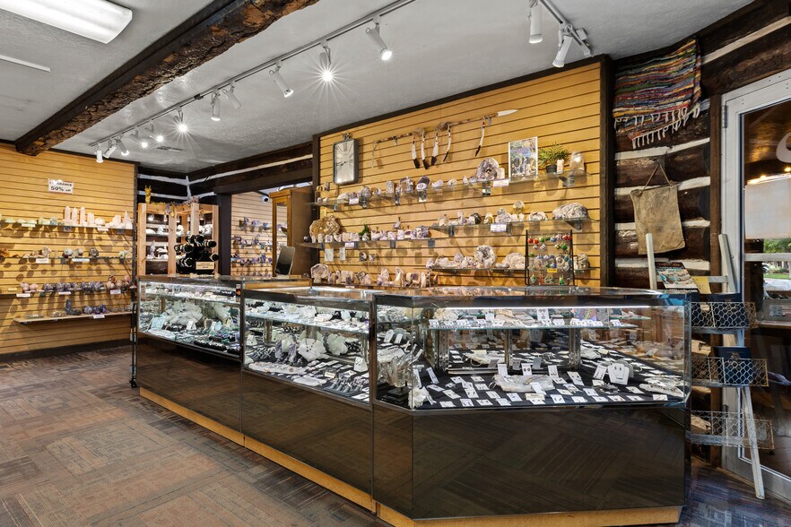 More Photos Of 694 Zion Park Blvd, Springdale Storefront Retail Residential For Sale