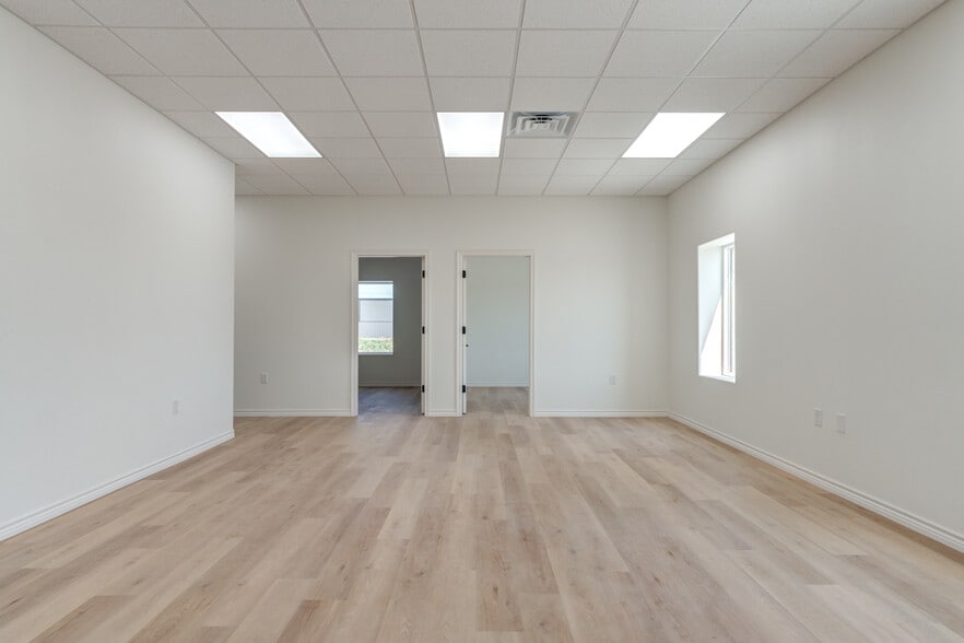 More Photos Of 9014 County Road 6820, Lubbock Distribution For Lease