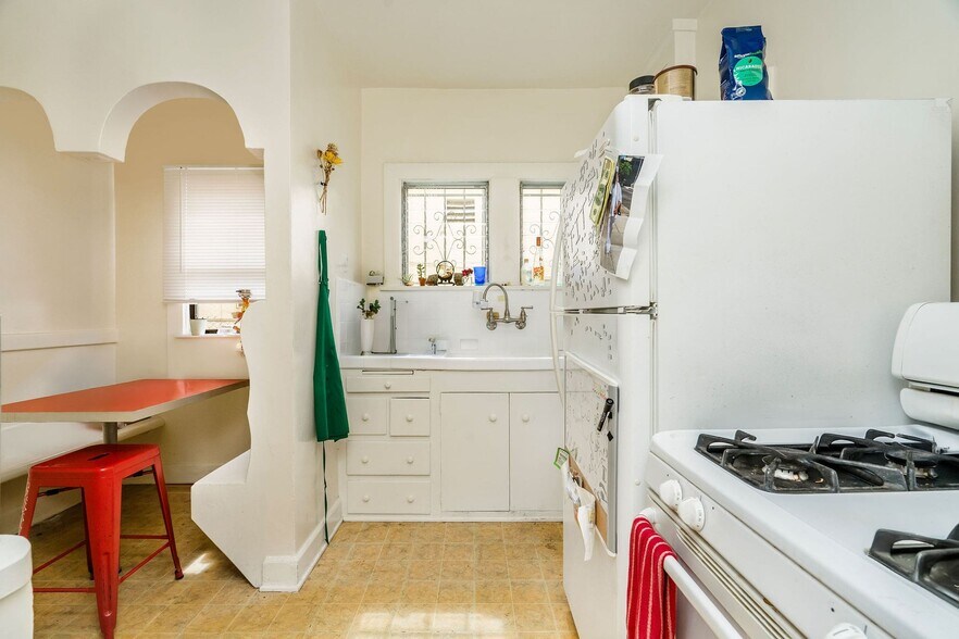 More Photos Of 1707 S Bonnie Brae St, Los Angeles Apartments For Sale