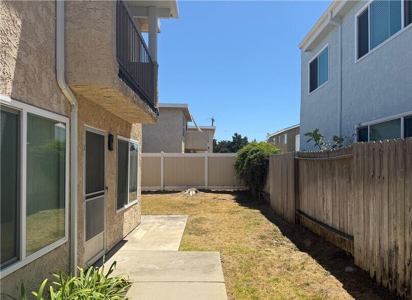 More Photos Of 16662 Blanton St, Huntington Beach Apartments For Sale