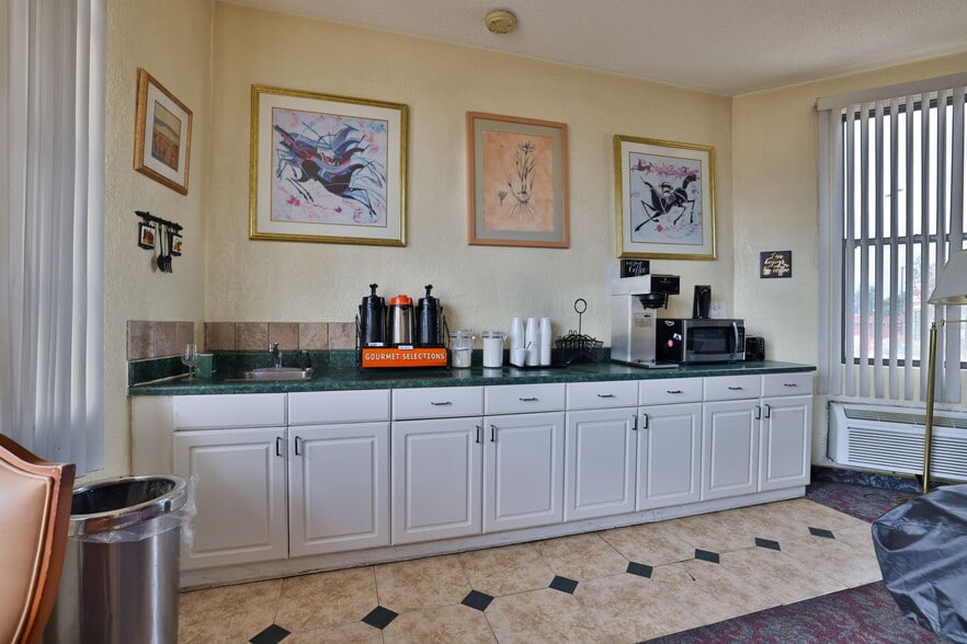 More Photos Of 1623 S Nevada Ave, Colorado Springs Hotel For Sale