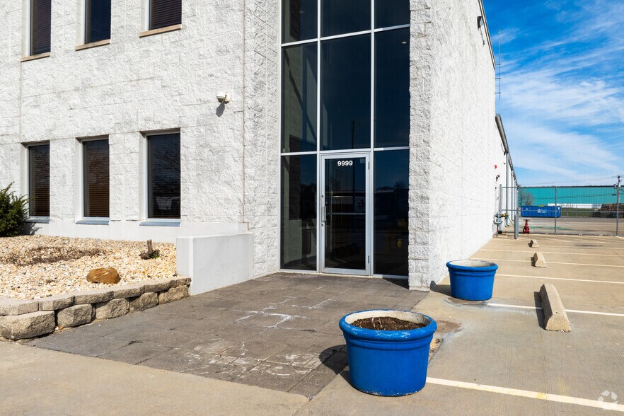 More Photos Of 9999 S Virginia Ave, Chicago Ridge Distribution For Lease