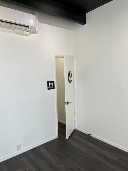 More Photos Of 809 S Gaffey St, San Pedro Office For Lease