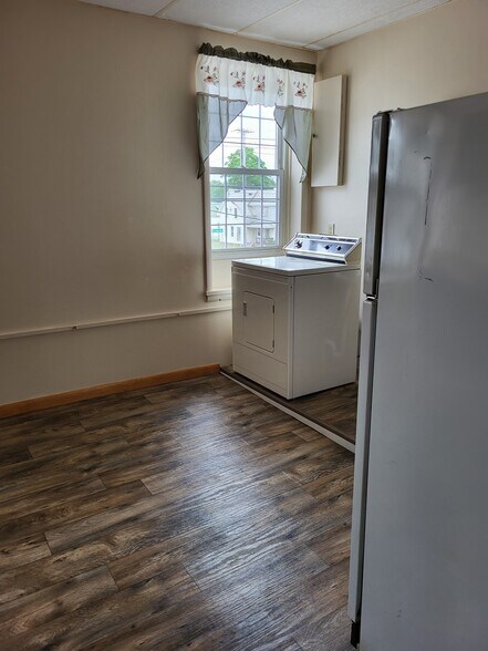 More Photos Of 2 S Main St, Norfolk Supermarket For Sale