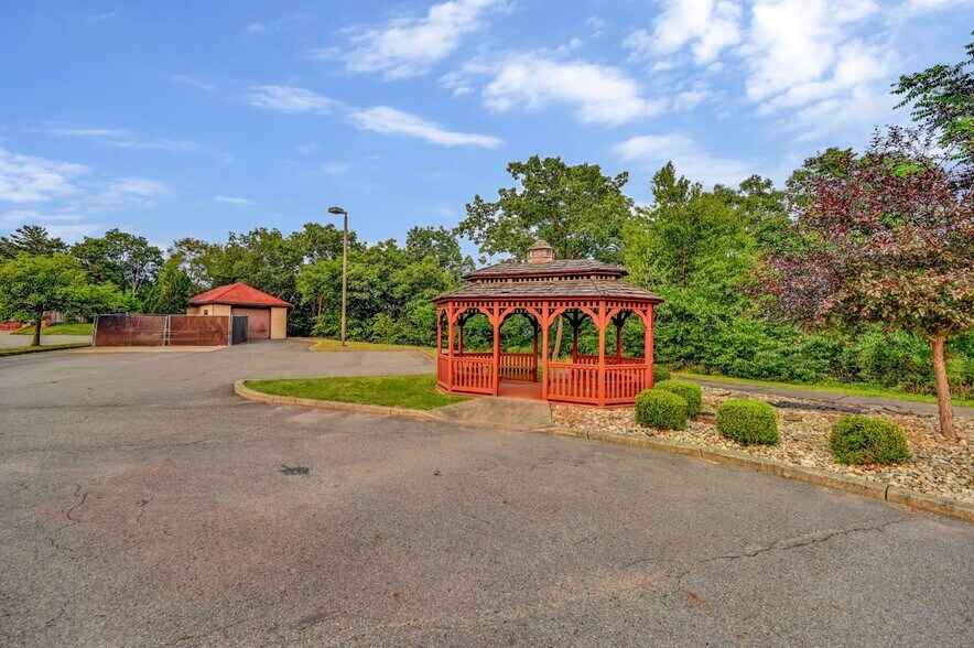 More Photos Of 20 Montage Mountain Rd, Moosic Restaurant For Lease