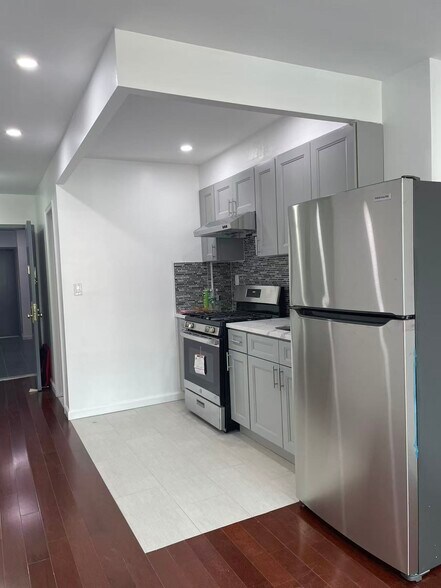 More Photos Of 13440 Blossom Ave, Flushing Office For Sale