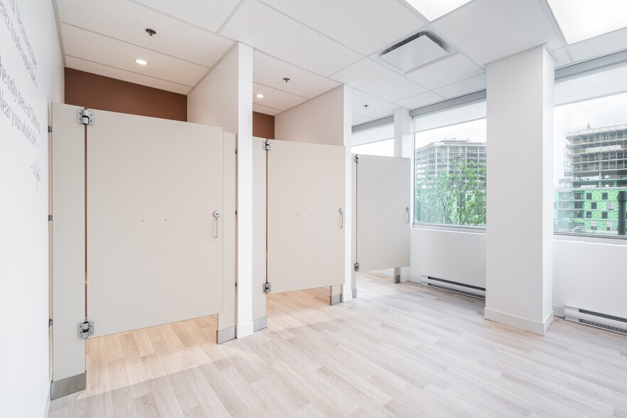 More Photos Of 8000 Boul Décarie, Montréal Office For Lease