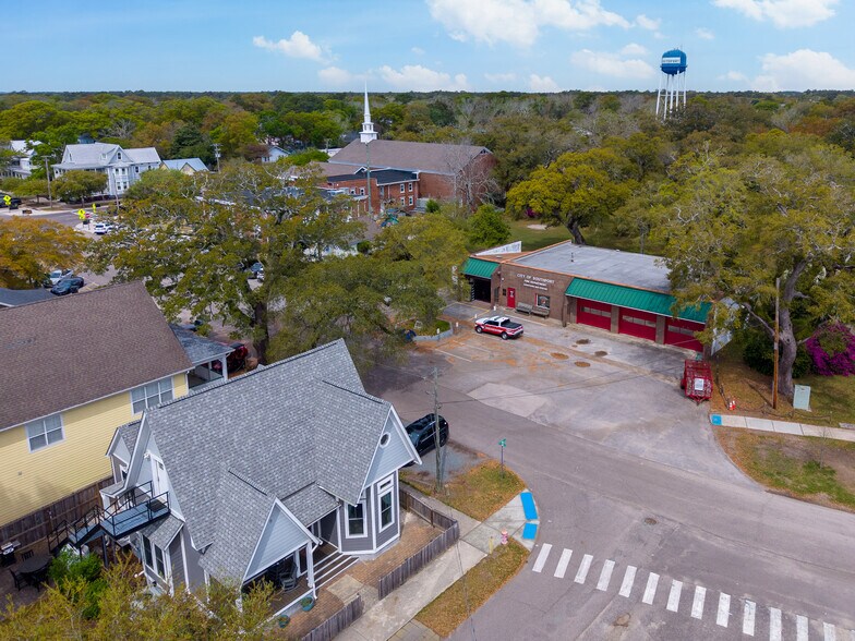 More Photos Of 119 N Davis St, Southport Hospitality For Sale