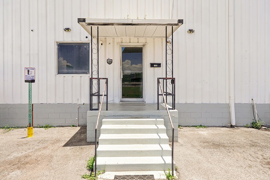 More Photos Of 11435 Rocket Blvd, Orlando Warehouse For Lease