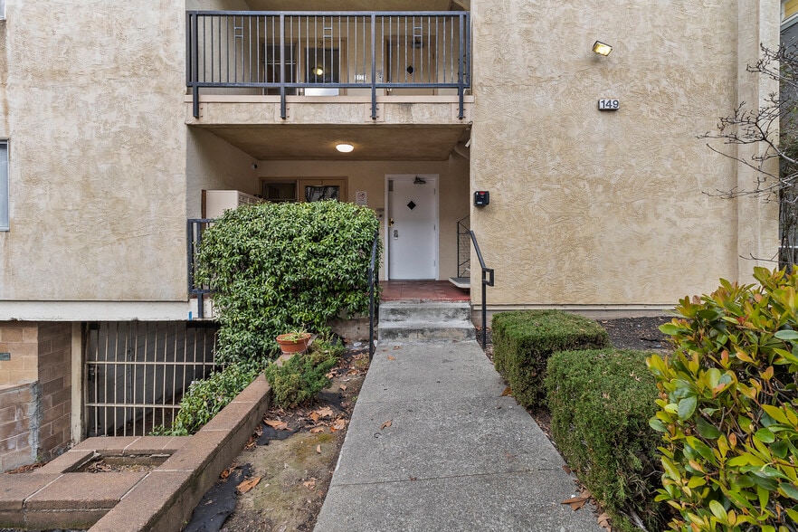 More Photos Of 149 Montecito Ave, Oakland Apartments For Sale