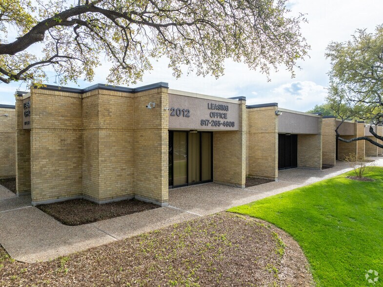More Photos Of 2012 E Randol Mill Rd, Arlington Office For Lease
