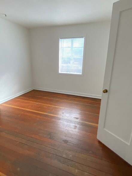 More Photos Of , Milwaukie General Retail For Sale