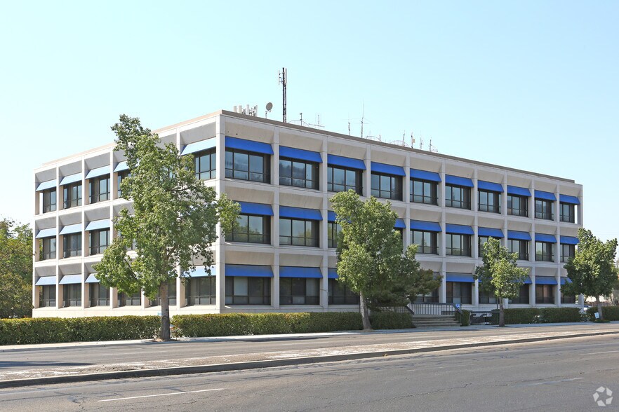 Primary Photo Of 1071 W Shaw Ave, Fresno Movie Radio TVStudio For Lease