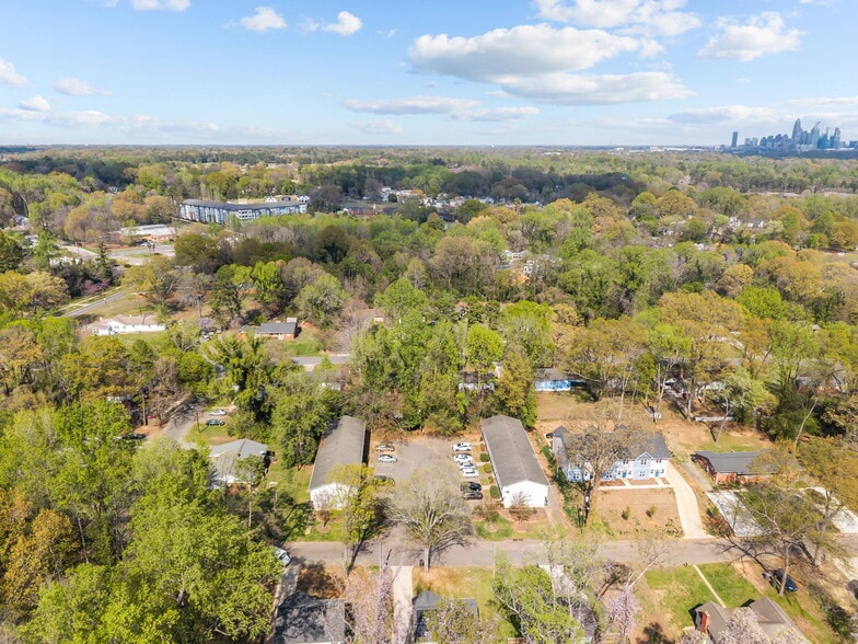 More Photos Of 2909-2917 Burgess Dr, Charlotte Apartments For Sale