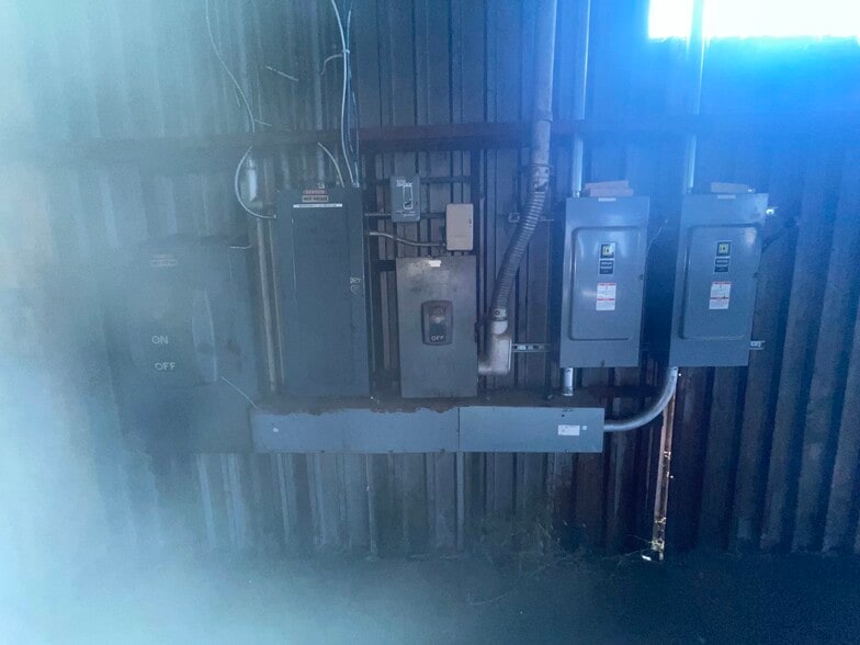 More Photos Of 9129 Euclid Ave, Manassas Warehouse For Lease