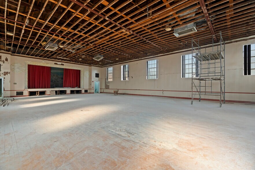 More Photos Of 54 Washington St, Middletown Office For Sale