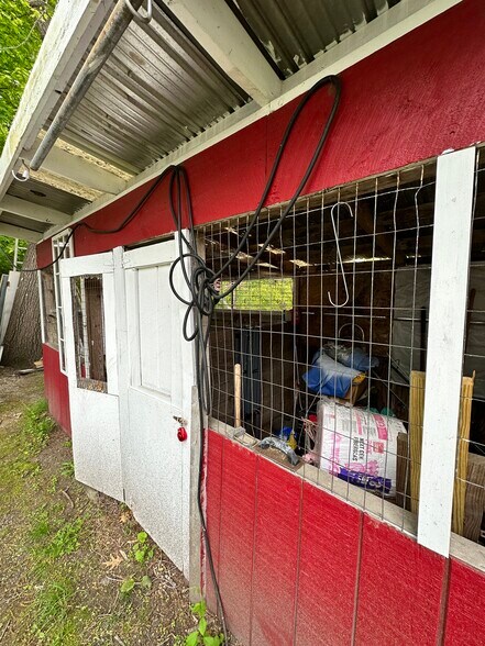 More Photos Of 3 Plain Rd, Westford Garden Center For Sale