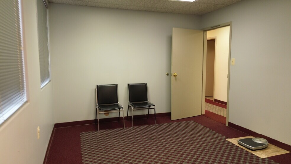 More Photos Of 7 Post Office Rd, Waldorf Medical For Sale