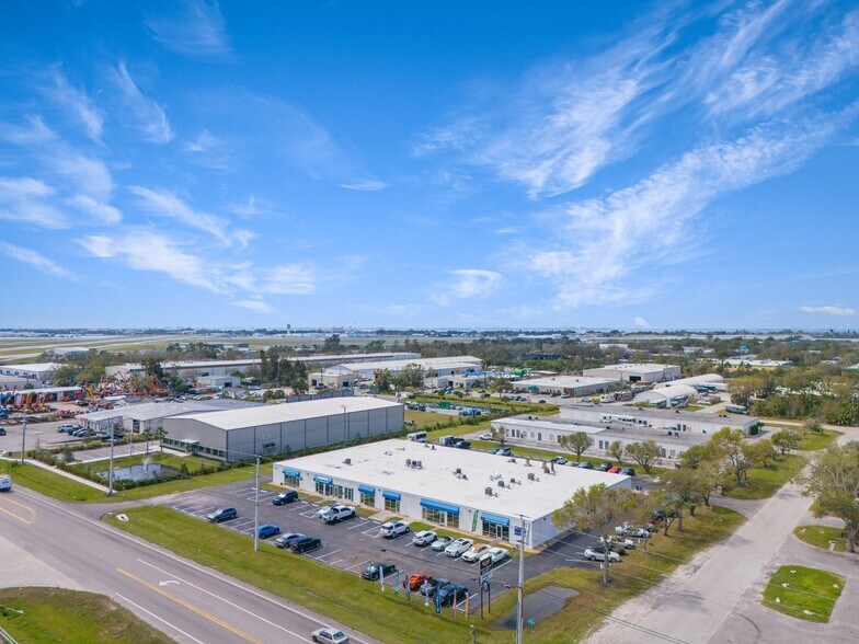 More Photos Of 1410 Commerce Blvd, Sarasota Flex For Lease