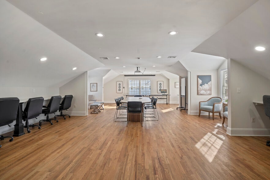 More Photos Of 113 tindall Rd, Middletown Office For Sale