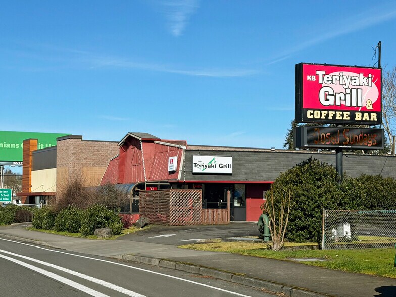 More Photos Of 19660 SE McLoughlin Blvd, Gladstone Freestanding For Sale