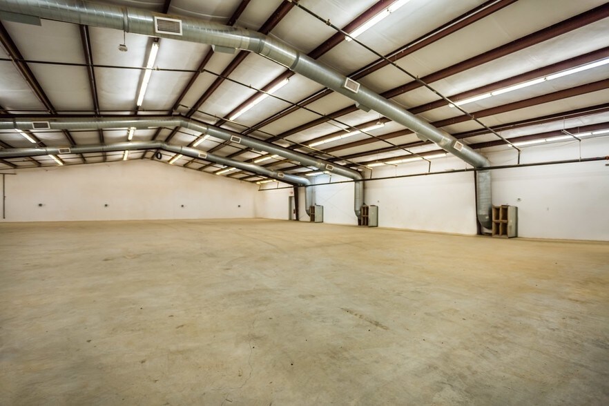 More Photos Of 28925 Nichols Sawmill Rd, Magnolia Warehouse For Lease