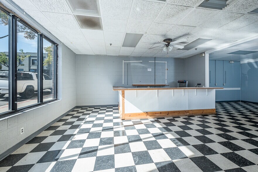 More Photos Of 133 Oak St, Bonner Springs Freestanding For Sale