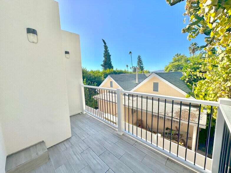 More Photos Of 1637-1639 1/2 Micheltorena St, Los Angeles Apartments For Sale