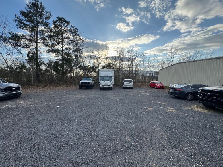 More Photos Of 2700 Flowood Dr, Flowood Flex For Lease