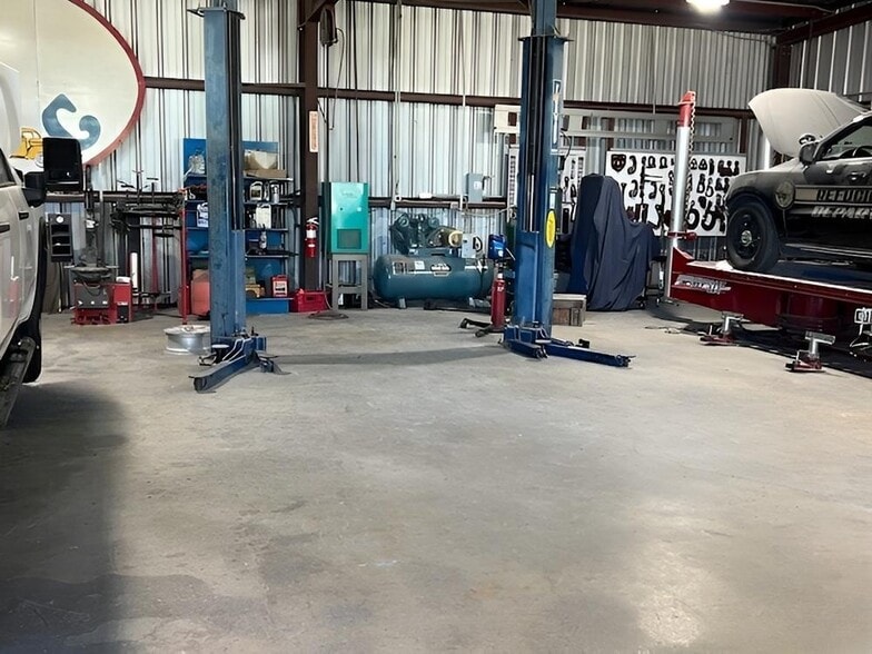 More Photos Of 6725 US Highway 77, Sinton Showroom For Sale