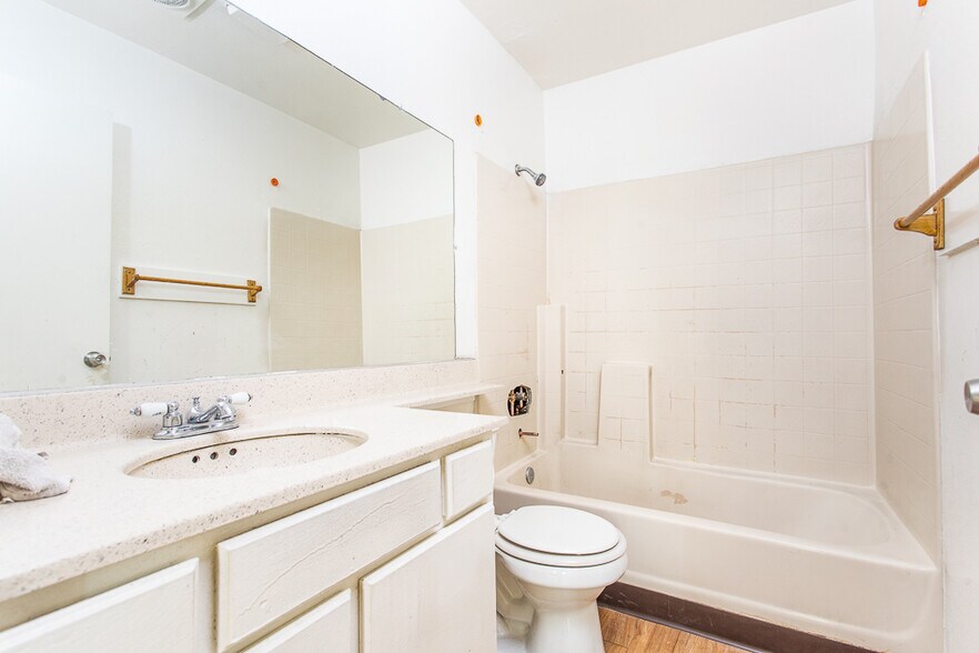 More Photos Of 9261 Wakefield Ave, Panorama City Apartments For Sale