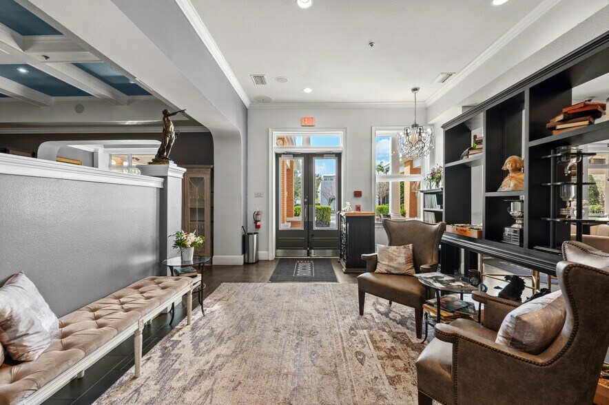 More Photos Of 655 2nd Ave S, Saint Petersburg Restaurant For Sale