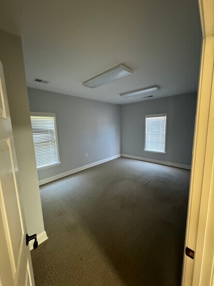 More Photos Of 1000 Loudermilk Dr, Marietta Unknown For Lease