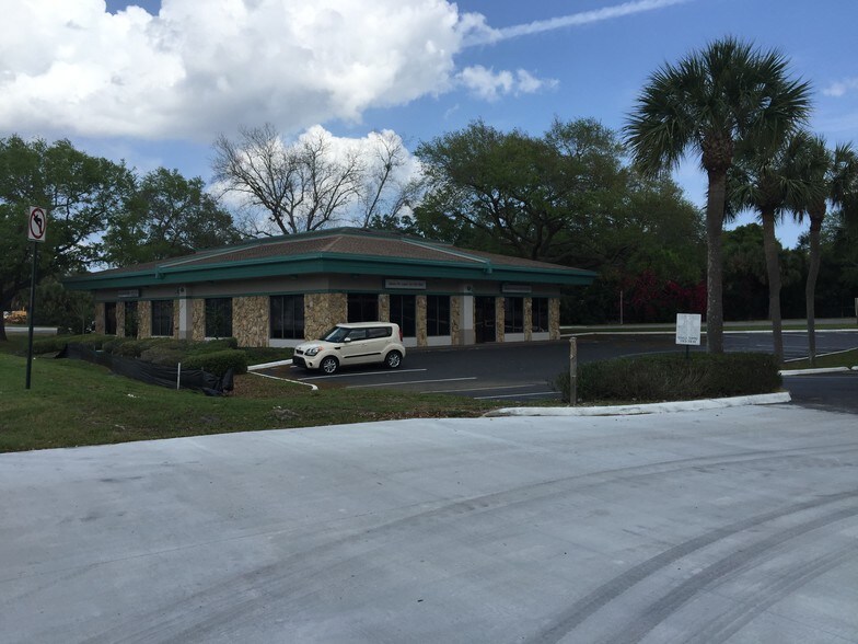 More Photos Of 840-846 N Cocoa Blvd, Cocoa Unknown For Lease