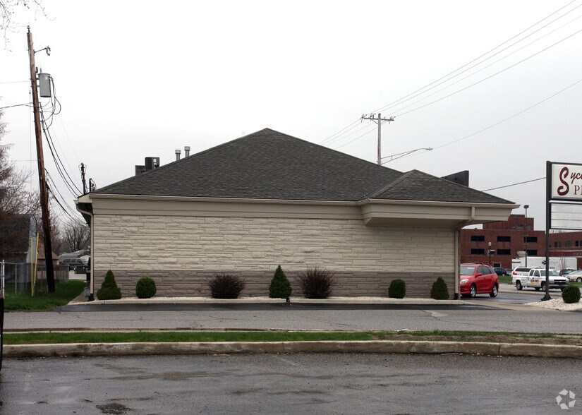 More Photos Of 2106-2114 W Sycamore St, Kokomo Freestanding For Sale