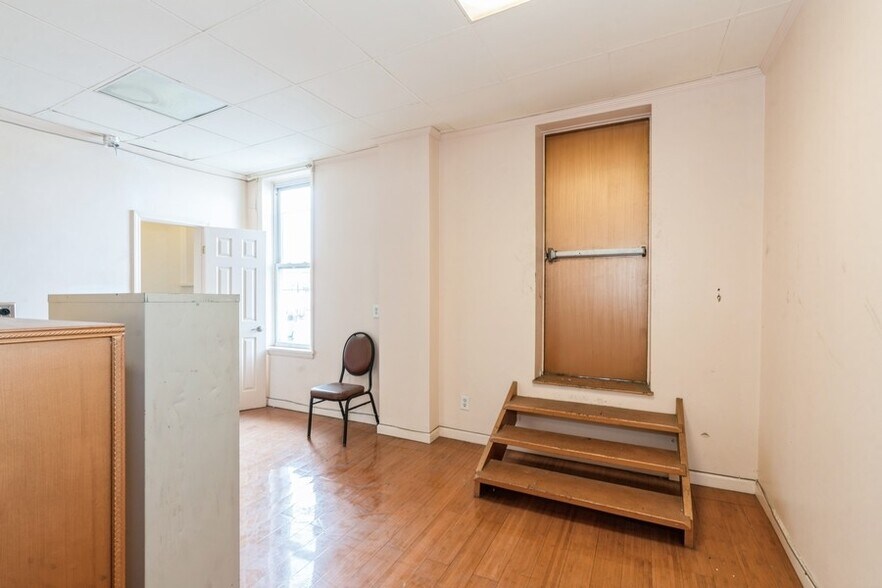 More Photos Of 1309-1313 Paterson Plank Rd, Secaucus Restaurant For Lease