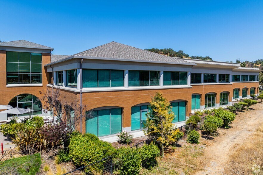 More Photos Of 1 McInnis Pky, San Rafael Office For Lease
