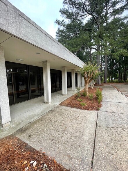 More Photos Of 130 Lexington Ln, Southern Pines Office For Sale