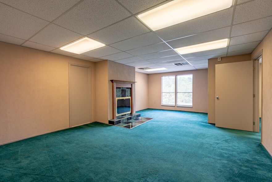 More Photos Of 28250 Fm-2978, Magnolia Medical For Lease